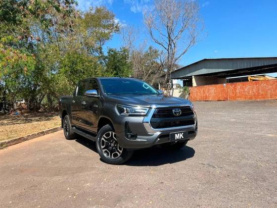 TOYOTA HILUX 2.8 D-4D TURBO DIESEL CD SRX 4X4 AUTOMÁTICO TOYOTA HILUX 2.8 D-4D TURBO DIESEL CD SRX 4X4 AUTOMÁTICO